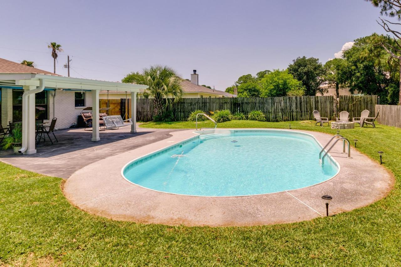 Gulf Breeze Vacation Rental For 2 With Pool Access! 외부 사진