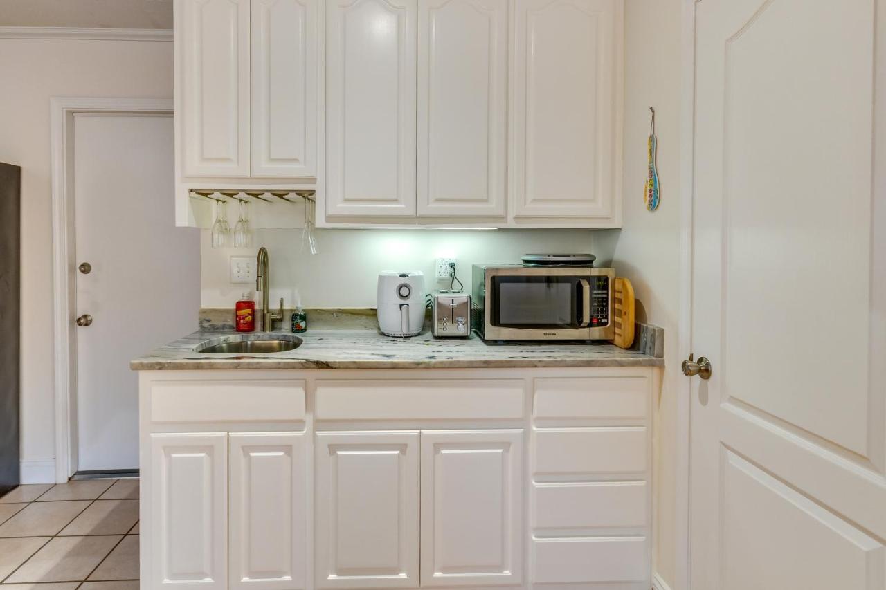 Gulf Breeze Vacation Rental For 2 With Pool Access! 외부 사진